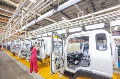 四川江淮建廠5周年首臺新能源輕卡下線，向著西南輕卡第一品牌邁進(jìn)